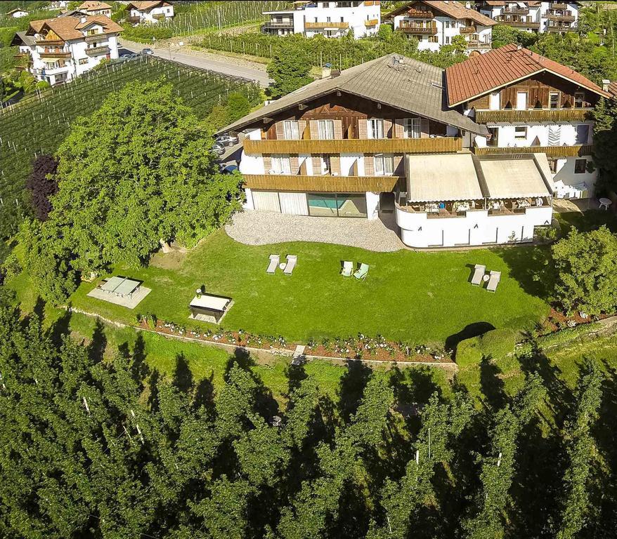 Pension An Der Linde Lagundo Exteriör bild